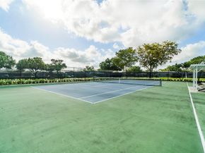 8961 NW 12th St, Plantation FL 33322