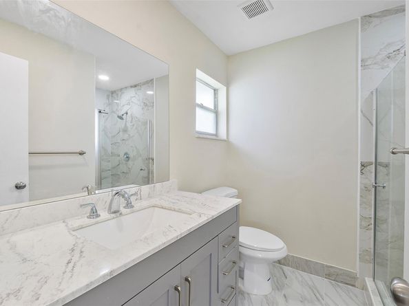 8961 NW 12th St, Plantation FL 33322