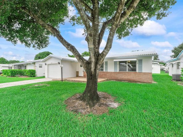 8961 NW 12th St, Plantation FL 33322