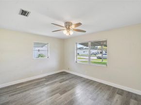 8961 NW 12th St, Plantation FL 33322