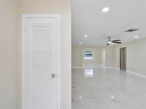8961 NW 12th St, Plantation FL 33322
