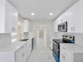 8961 NW 12th St, Plantation FL 33322