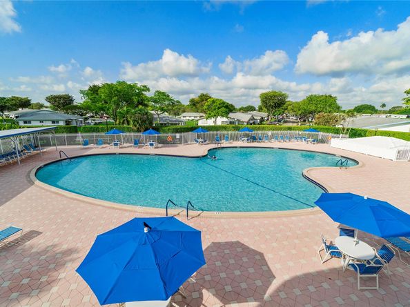 8961 NW 12th St, Plantation FL 33322