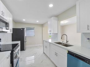 8961 NW 12th St, Plantation FL 33322