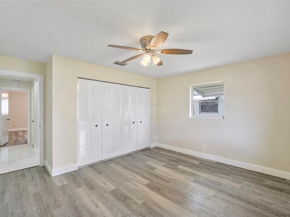 8961 NW 12th St, Plantation FL 33322