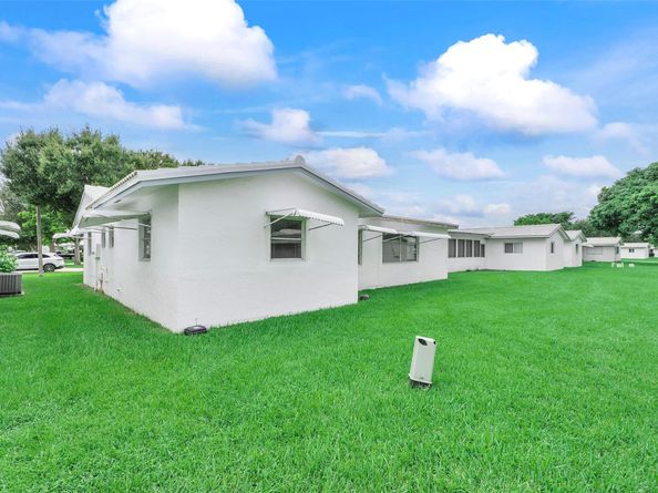 8961 NW 12th St, Plantation FL 33322