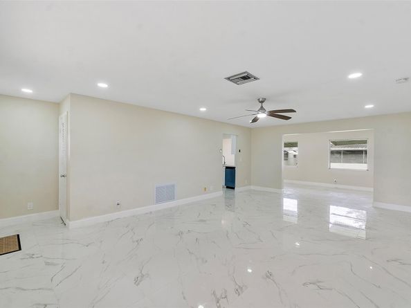 8961 NW 12th St, Plantation FL 33322