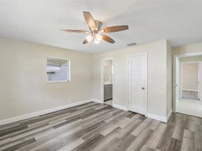 8961 NW 12th St, Plantation FL 33322