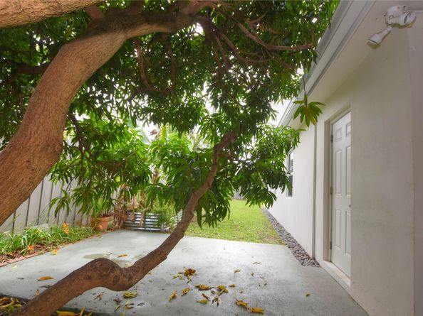 1911 NE 41st St, Fort Lauderdale FL 33308
