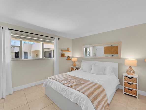 300 Golden Isles Dr 311, Hallandale Beach FL 33009