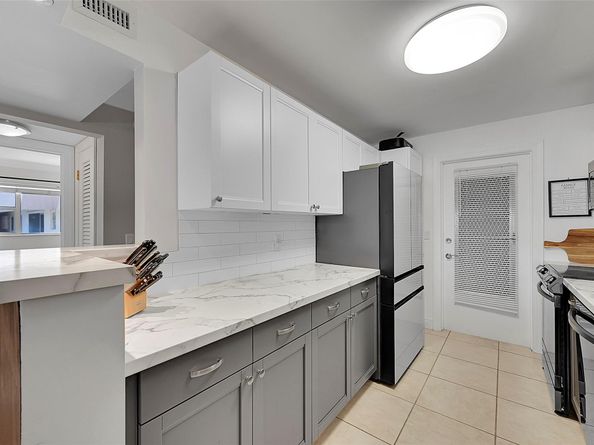 300 Golden Isles Dr 311, Hallandale Beach FL 33009
