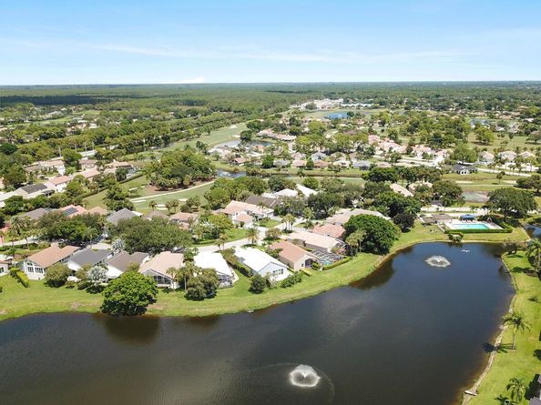 6861 Briarlake Circle, Palm Beach Gardens FL 33418