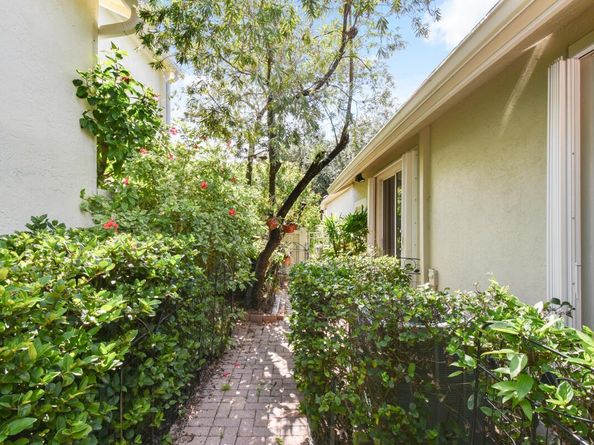 6861 Briarlake Circle, Palm Beach Gardens FL 33418
