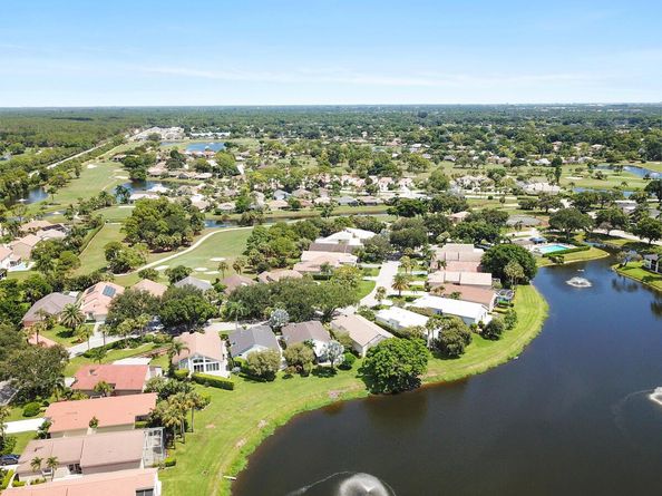 6861 Briarlake Circle, Palm Beach Gardens FL 33418
