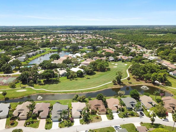 6861 Briarlake Circle, Palm Beach Gardens FL 33418