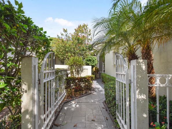 6861 Briarlake Circle, Palm Beach Gardens FL 33418
