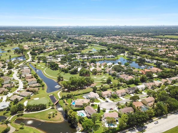 6861 Briarlake Circle, Palm Beach Gardens FL 33418