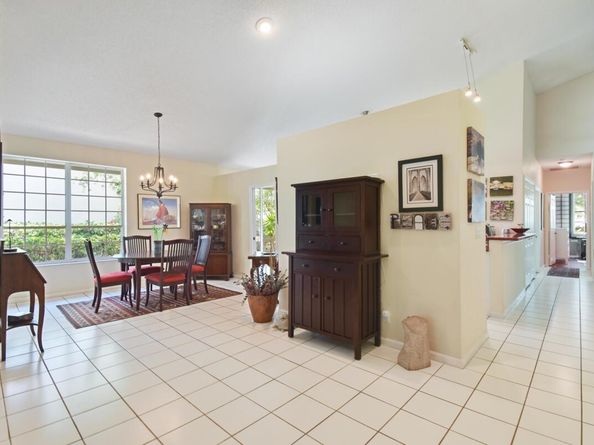 6861 Briarlake Circle, Palm Beach Gardens FL 33418