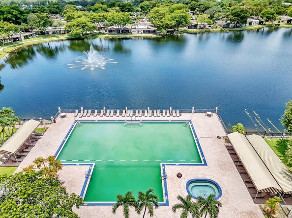 201 Berkley Rd 111, Hollywood FL 33024