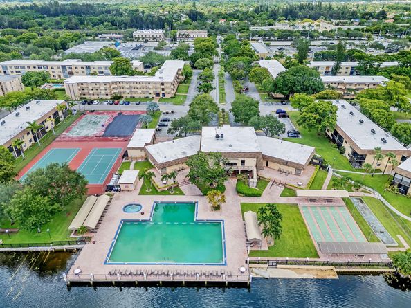 201 Berkley Rd 111, Hollywood FL 33024
