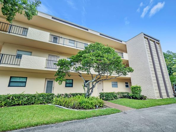 201 Berkley Rd 111, Hollywood FL 33024