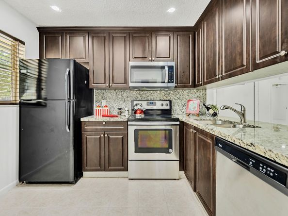 201 Berkley Rd 111, Hollywood FL 33024