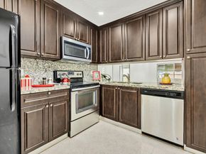 201 Berkley Rd 111, Hollywood FL 33024