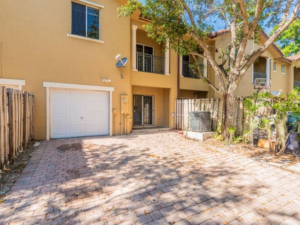 11368 SW 230th Ter, Miami FL 33170