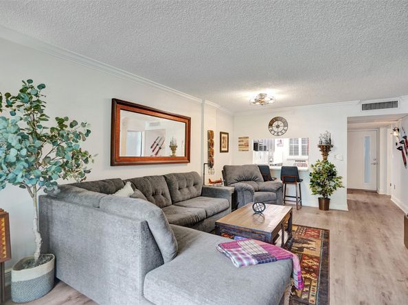 103 Royal Park Dr 1E, Oakland Park FL 33309