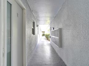 103 Royal Park Dr 1E, Oakland Park FL 33309