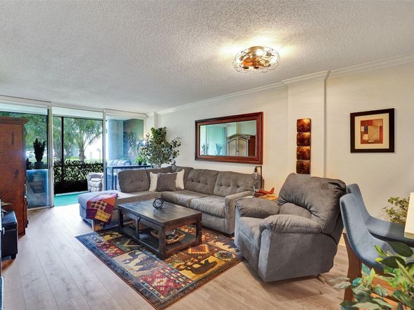 103 Royal Park Dr 1E, Oakland Park FL 33309