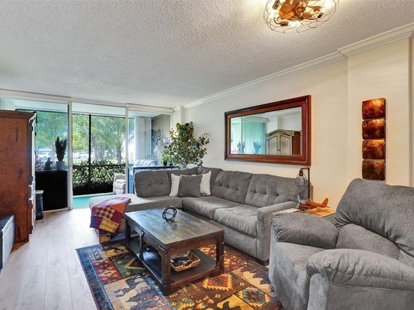 103 Royal Park Dr 1E, Oakland Park FL 33309
