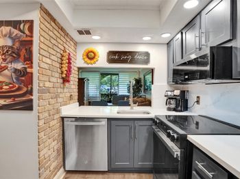 103 Royal Park Dr
