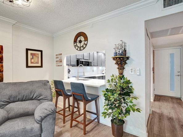 103 Royal Park Dr 1E, Oakland Park FL 33309
