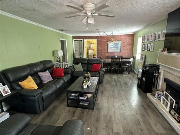 4133 NW 22nd Ct, Miami FL 33142