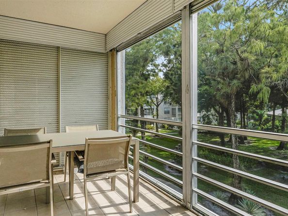 4898 NW 29TH Ct 304, Lauderdale Lakes FL 33313