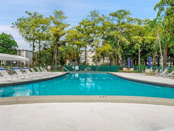4898 NW 29TH Ct 304, Lauderdale Lakes FL 33313