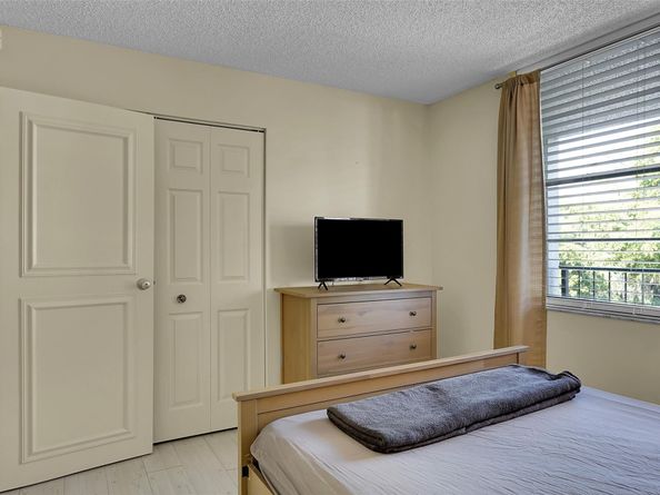 4898 NW 29TH Ct 304, Lauderdale Lakes FL 33313