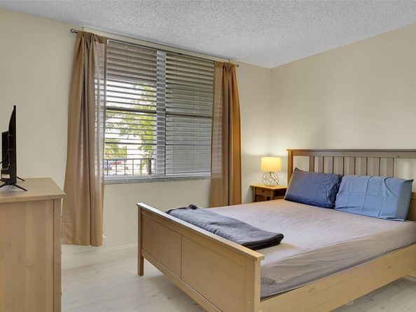 4898 NW 29TH Ct 304, Lauderdale Lakes FL 33313