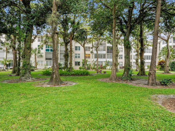 4898 NW 29TH Ct 304, Lauderdale Lakes FL 33313