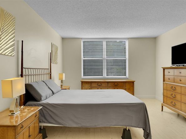 4898 NW 29TH Ct 304, Lauderdale Lakes FL 33313
