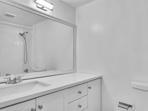 4898 NW 29TH Ct 304, Lauderdale Lakes FL 33313