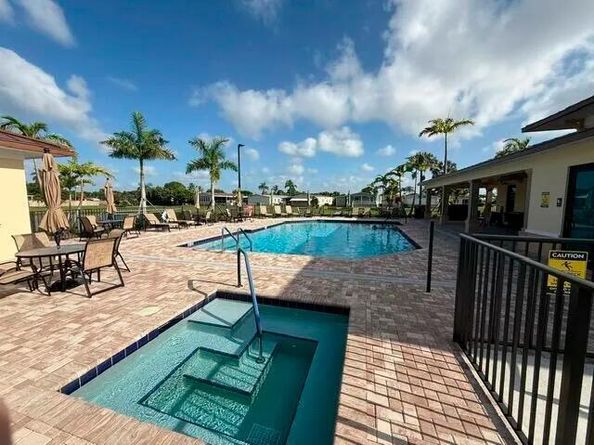 6157 Seashore Dr, 106, Lake Worth FL 33462