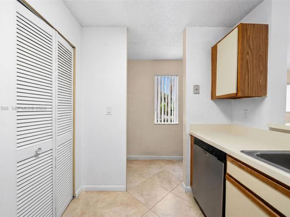 3405 NW 44th Street 205, Oakland Park FL 33309