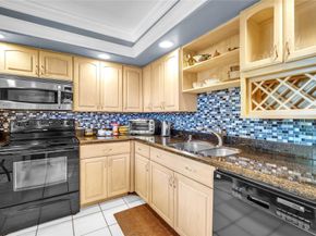 400 Oaks Lane 115, Pompano Beach FL 33069
