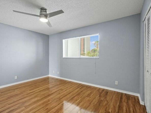 400 Wilma Circle 204, Riviera Beach FL 33404