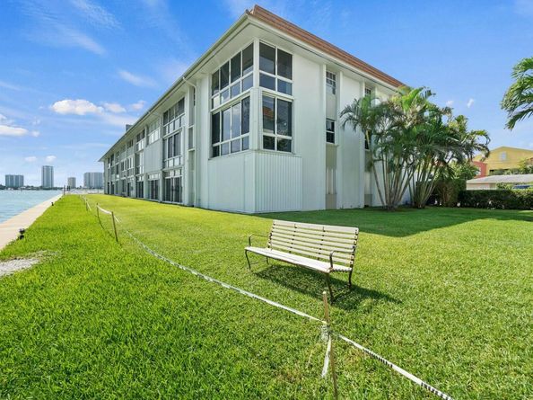 400 Wilma Circle 204, Riviera Beach FL 33404