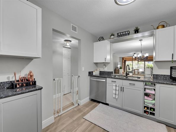8592 W Sunrise Blvd 102, Plantation FL 33322