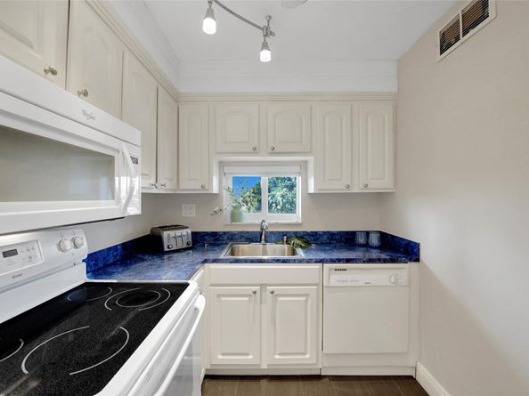 8980 S Hollybrook Blvd 304, Pembroke Pines FL 33025