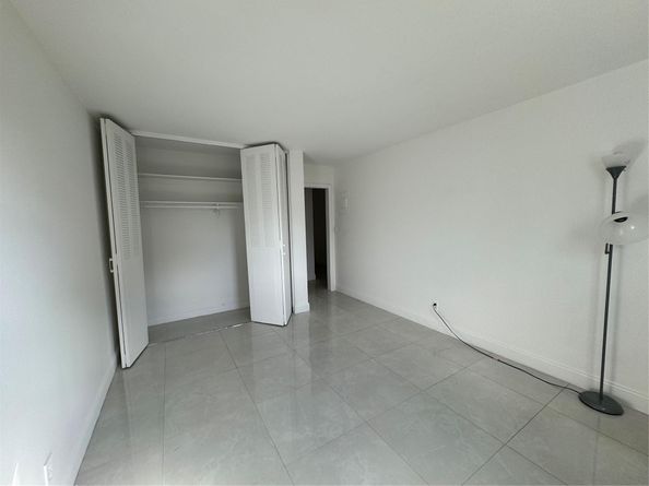 1150 E Sample Rd 102, Pompano Beach FL 33064